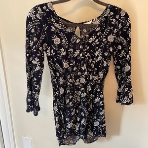 Aeropostale XS Floral Blue-White Romper flutter long sleeve elastic keyhole back